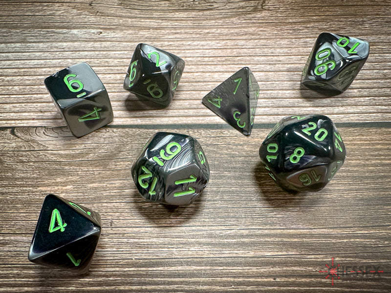 Chessex Polyhedral 7-Die Würfel-Set Translucent Smoke/Weiß