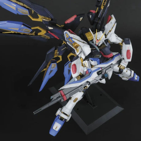 Bandai PG Strike Freedom Gundam Mobile Suit Gundam SEED Destiny (1/60)